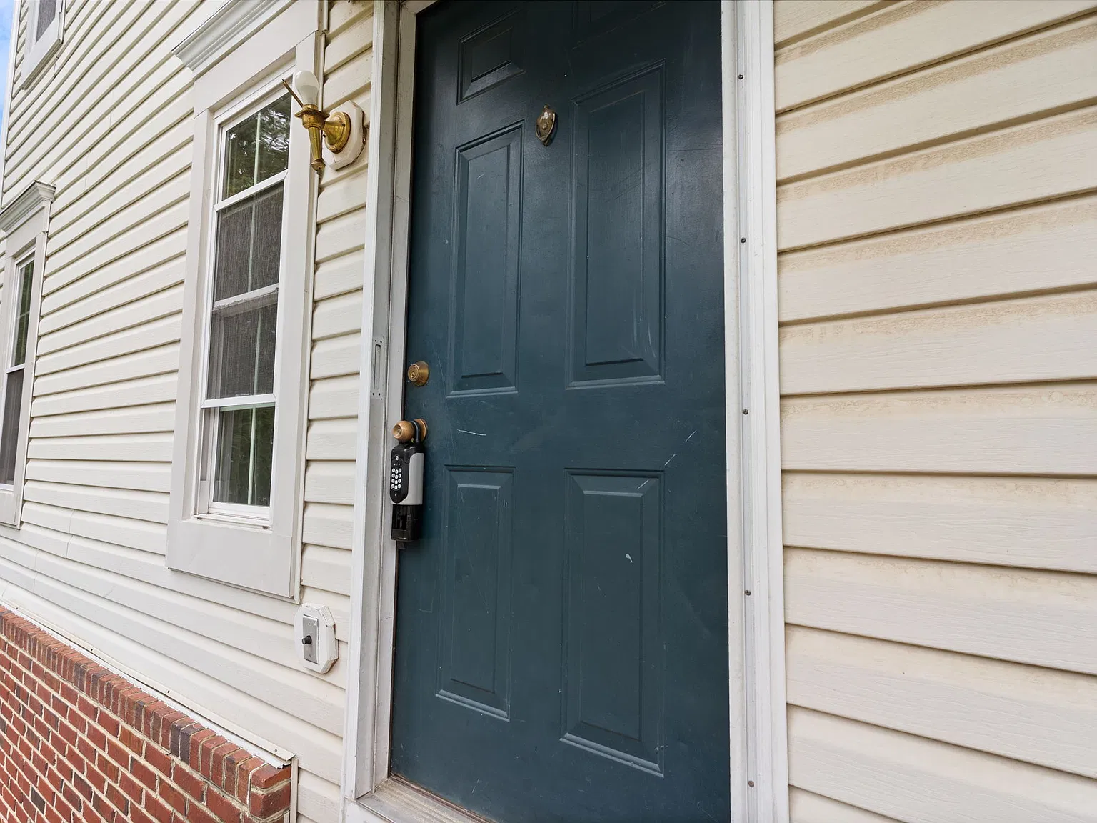 3 bed, 1405 sqft, $2,400 — Photo 3