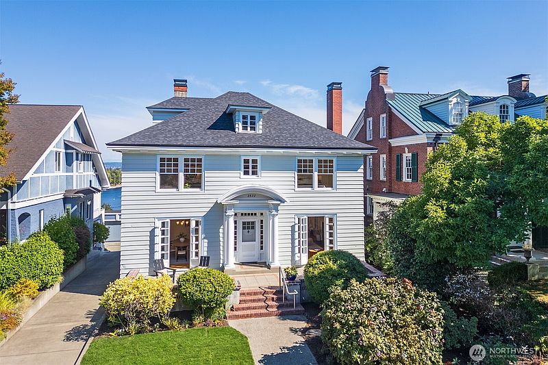 3rd image of 2822 10th Avenue E