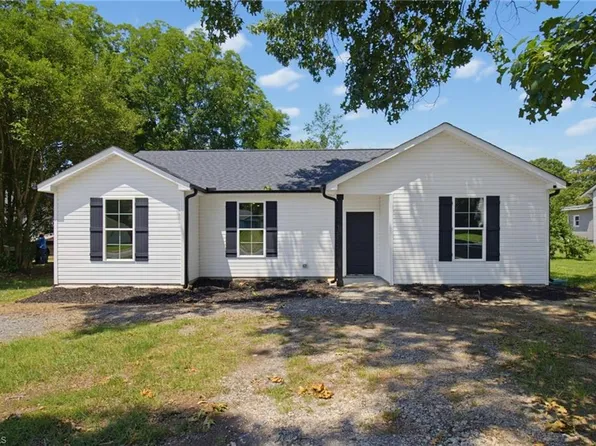 410 S Fayetteville St, Liberty, NC 27298