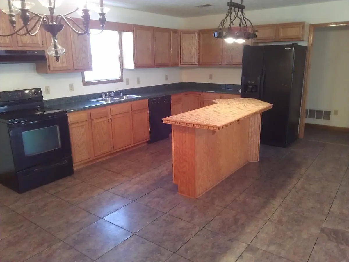 3 bed, 1300 sqft, $1,395 — Photo 4
