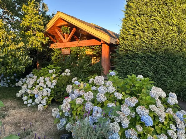 305 W Exeter St #A, Gladstone, OR 97027