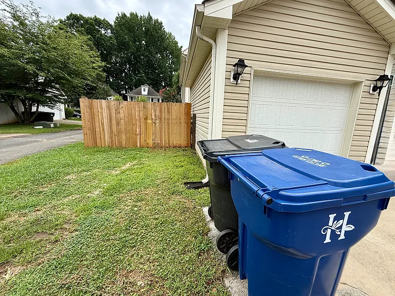 7007 McLothian Ln — Photo 2