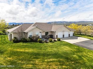 830 Songbird Way, Yakima, WA 98908