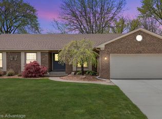 19617 Gary Ln, Livonia, MI 48152
