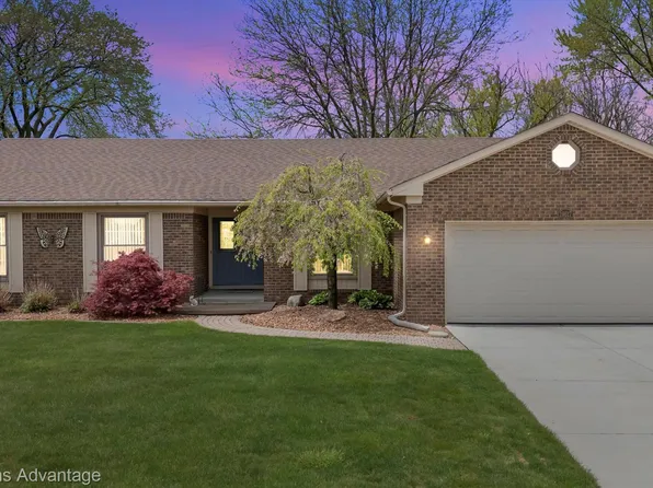 19617 Gary Ln, Livonia, MI 48152