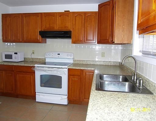 3rd image of 1605 King Dr