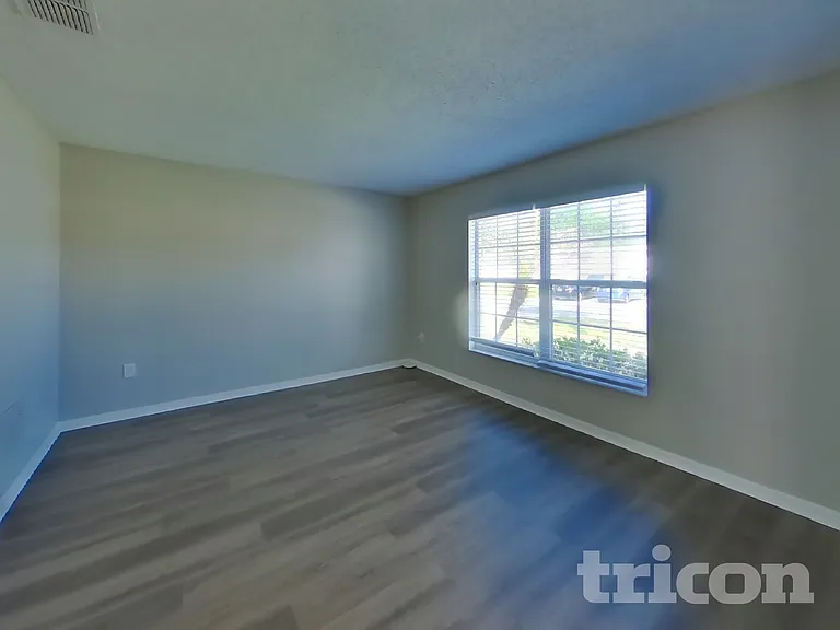 1044 Darlington Ct — Photo 17
