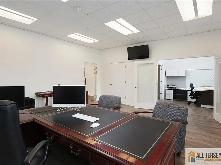 215 Washington Rd — Photo 17