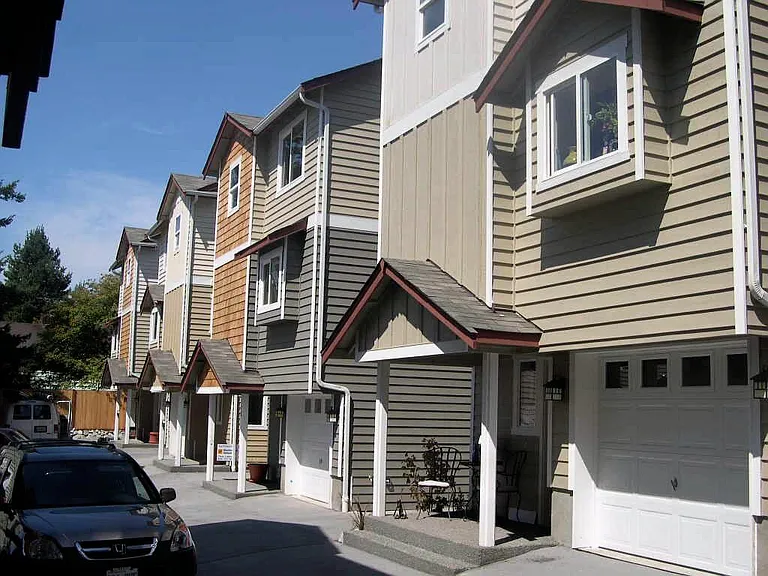 134 N 101st St — Photo 2