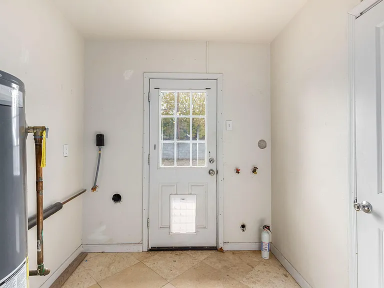 E Fairmount Ave — Photo 18