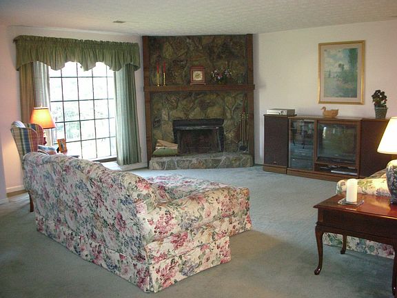 4th image of 10 Creekpark Ct