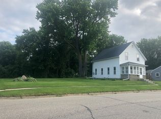 615 W 5th St, Zumbrota, MN 55992