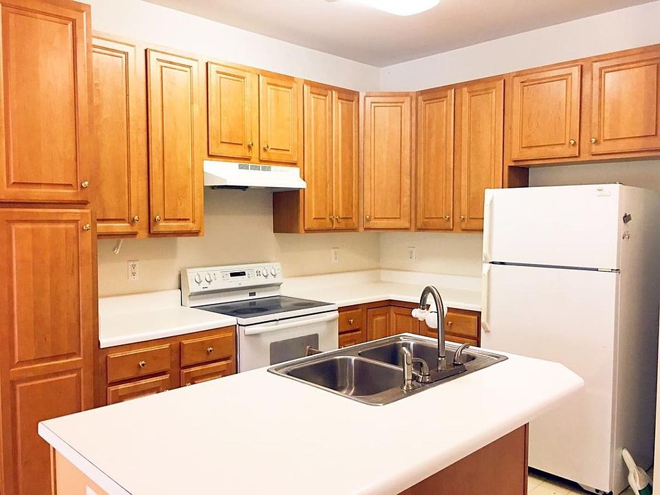1st image of 502 Carved Oak Dr