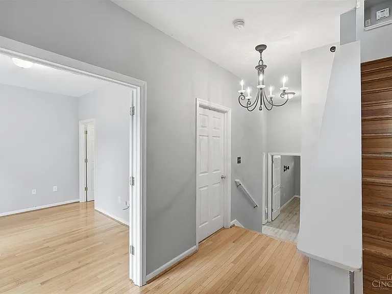 710 W Court St — Photo 24