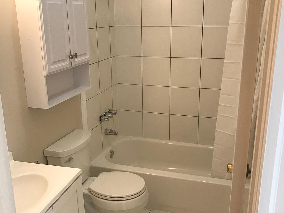 1st image of 4454 Oakland Ave #1F