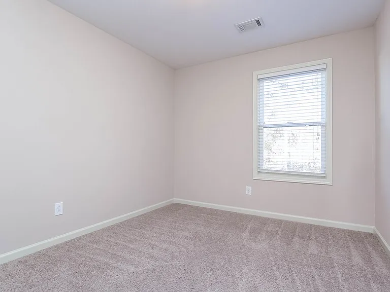 537 Pringle Dr — Photo 12
