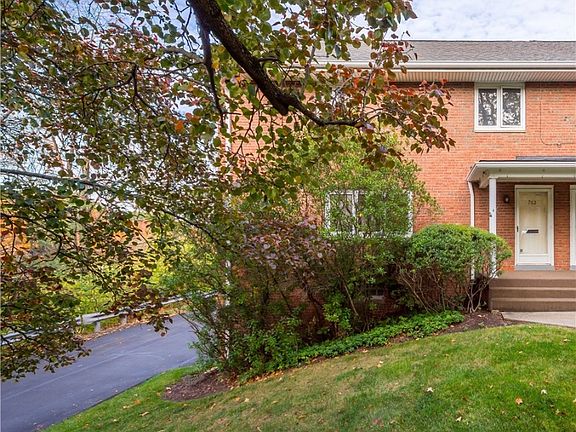 3rd image of 762 Robinwood Dr