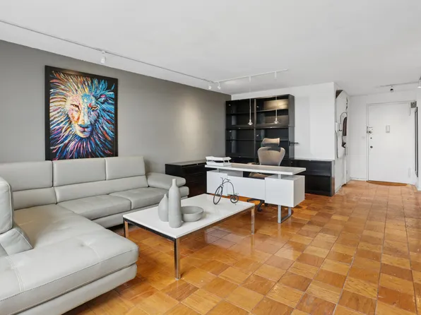 135 Ocean Parkway image 3 of 12