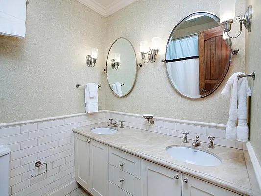 Sold by Sotheby's International Realty | media 16