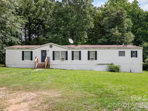 1046 McKinney Ln, Lancaster, SC 29720