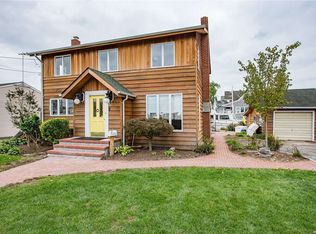 10 Allen Point Rd, Bay Shore, NY 11706