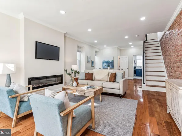 163 Kalos St, Philadelphia, PA 19128