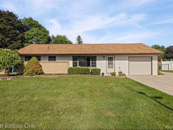 48374 Cardinal St, Utica, MI 48317