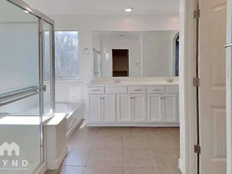 421 N 119th Dr — Photo 8