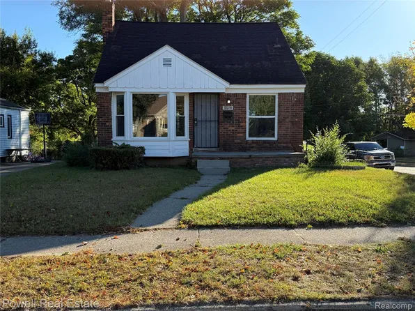 1075 Canterbury Dr, Pontiac, MI 48341