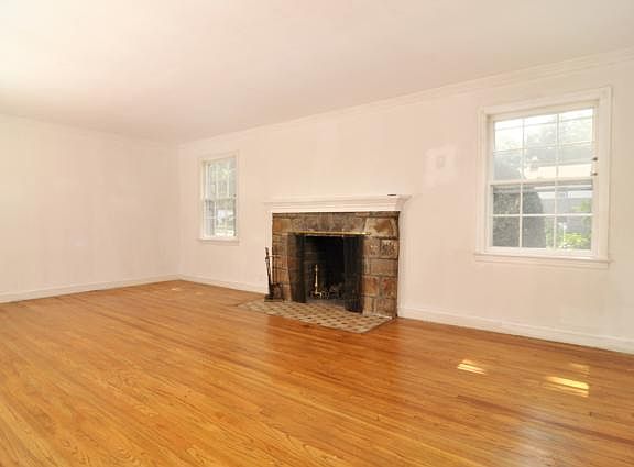 3rd image of 72 Saint Johns Ave