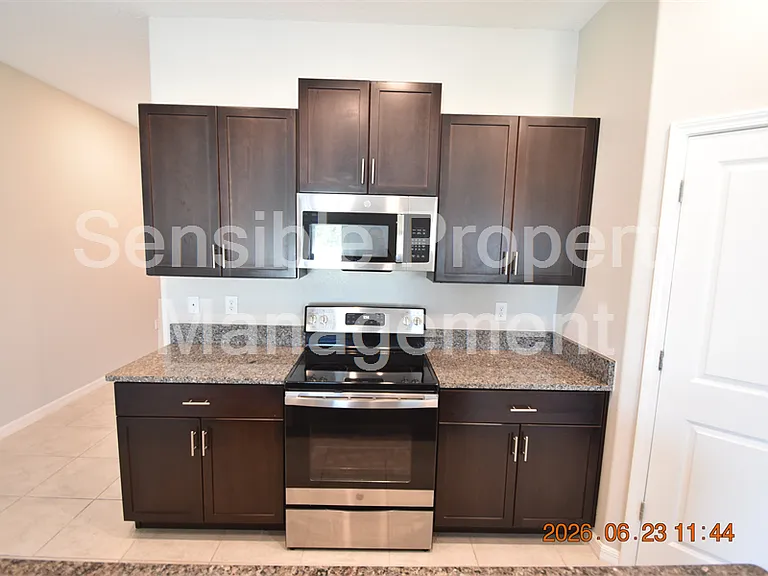 13021 Meadow Pond Pl — Photo 12