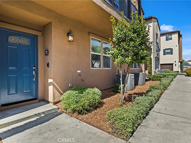 9834 Jersey Ave #11 — Photo 3