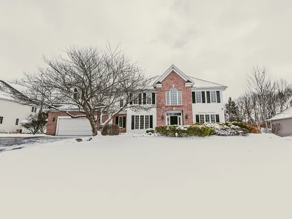 22 Royale Dr, Fairport, NY 14450