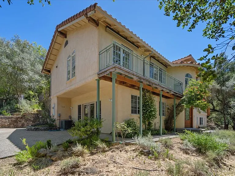930 Valley View Dr — Photo 1