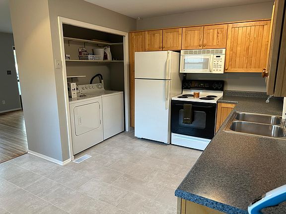 4th image of 3104 Lynnwood Way
