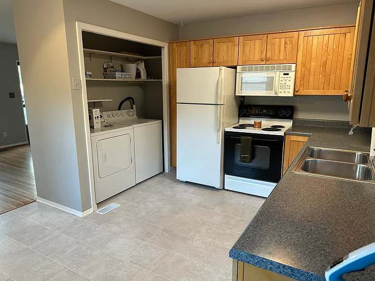 3104 Lynnwood Way — Photo 4