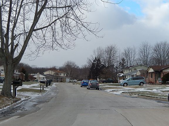 5th image of 20131 Churchill Ave