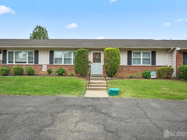 10 Nebraska Dr, Matawan, NJ 07747