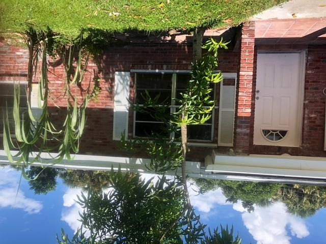 1st image of 904 Coral Street
