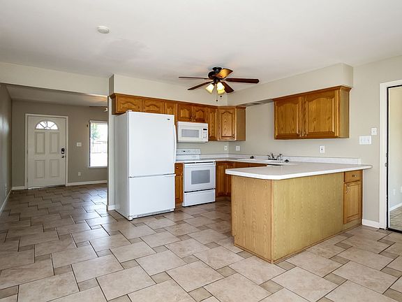 4th image of 2124 E Blanche Dr