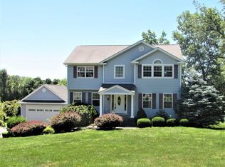 21 Beach Rd, Poughquag, NY 12570