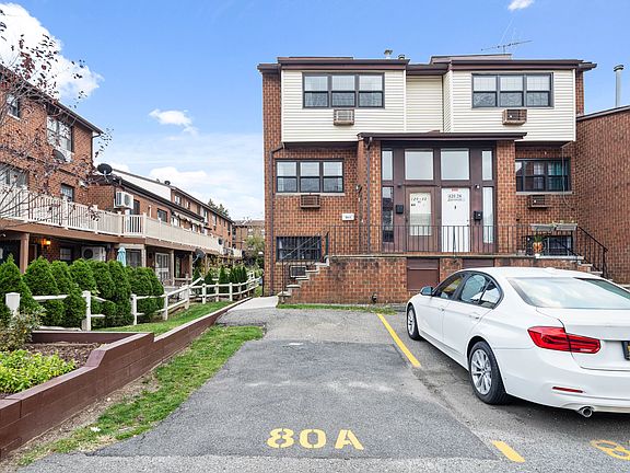 2nd image of 120-30 Cove Ct #80A