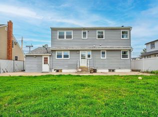 20 Jolan Ave, Hicksville, NY 11801