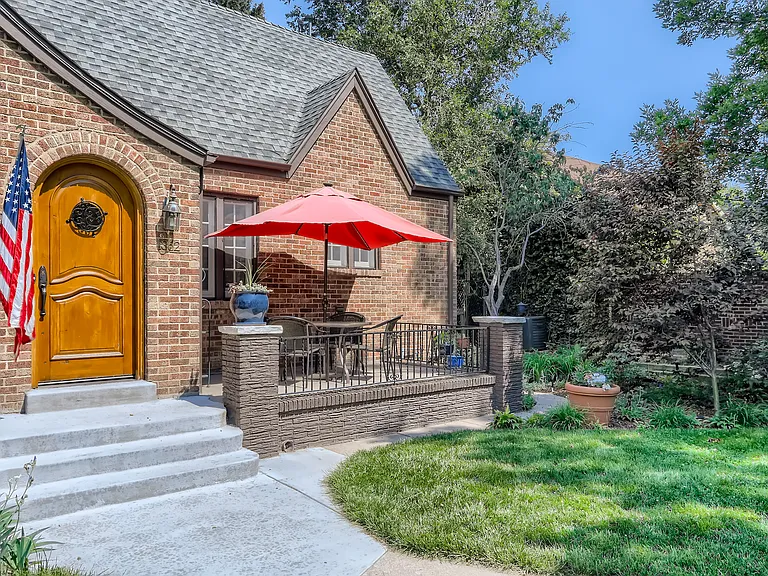 1362 Clermont St — Photo 29