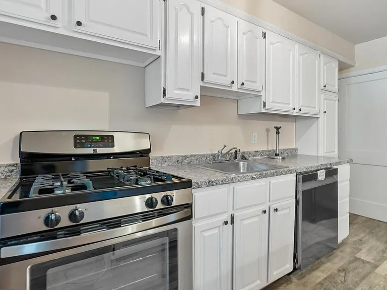 1749 Joan Ave — Photo 9