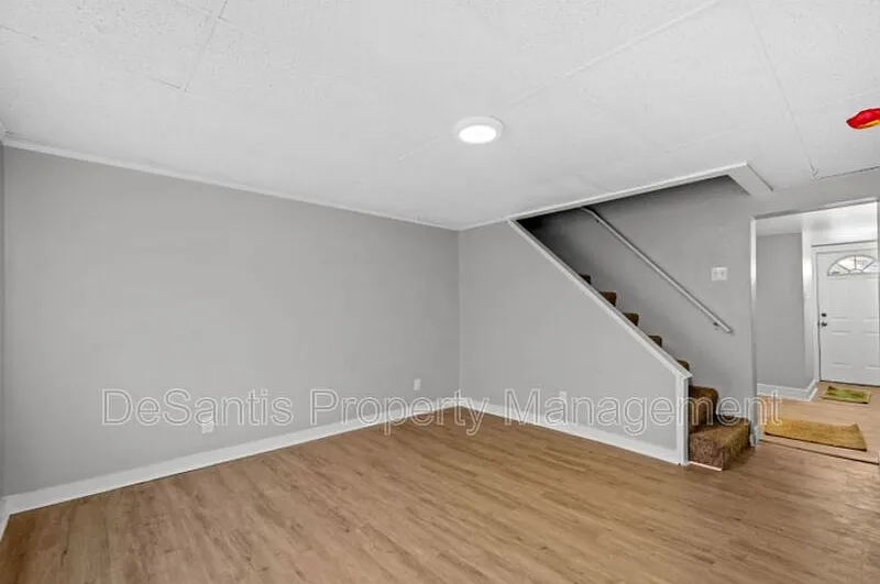 2 bed, 1.0 bath, 900 sqft, $1,095 — Photo 4