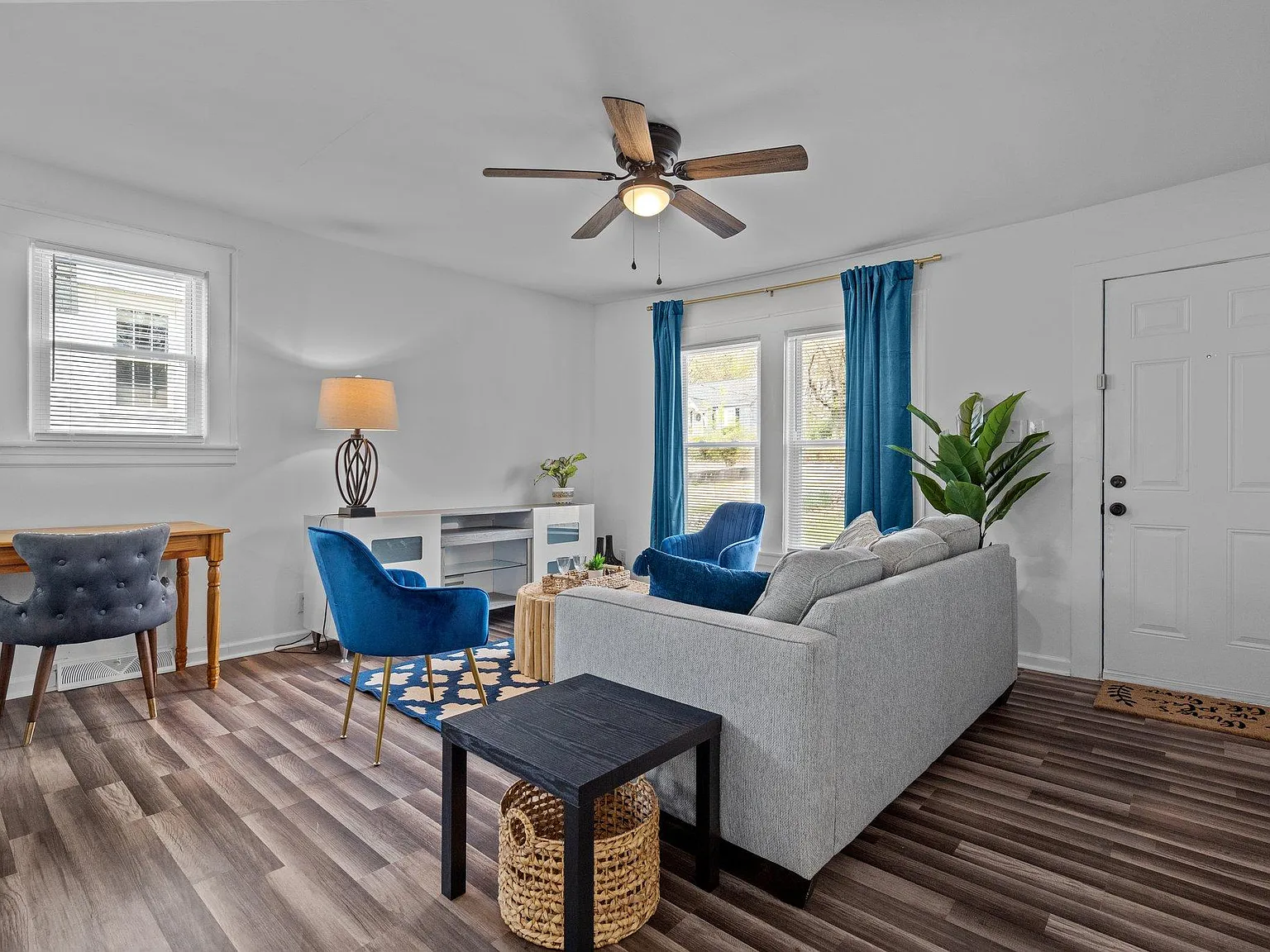 2 bed, 2.0 bath, 1200 sqft, $1,412 — Photo 3