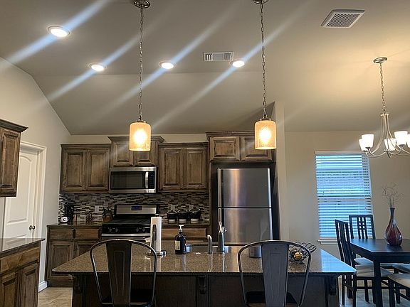 Kitchen/ Breakfast Bar