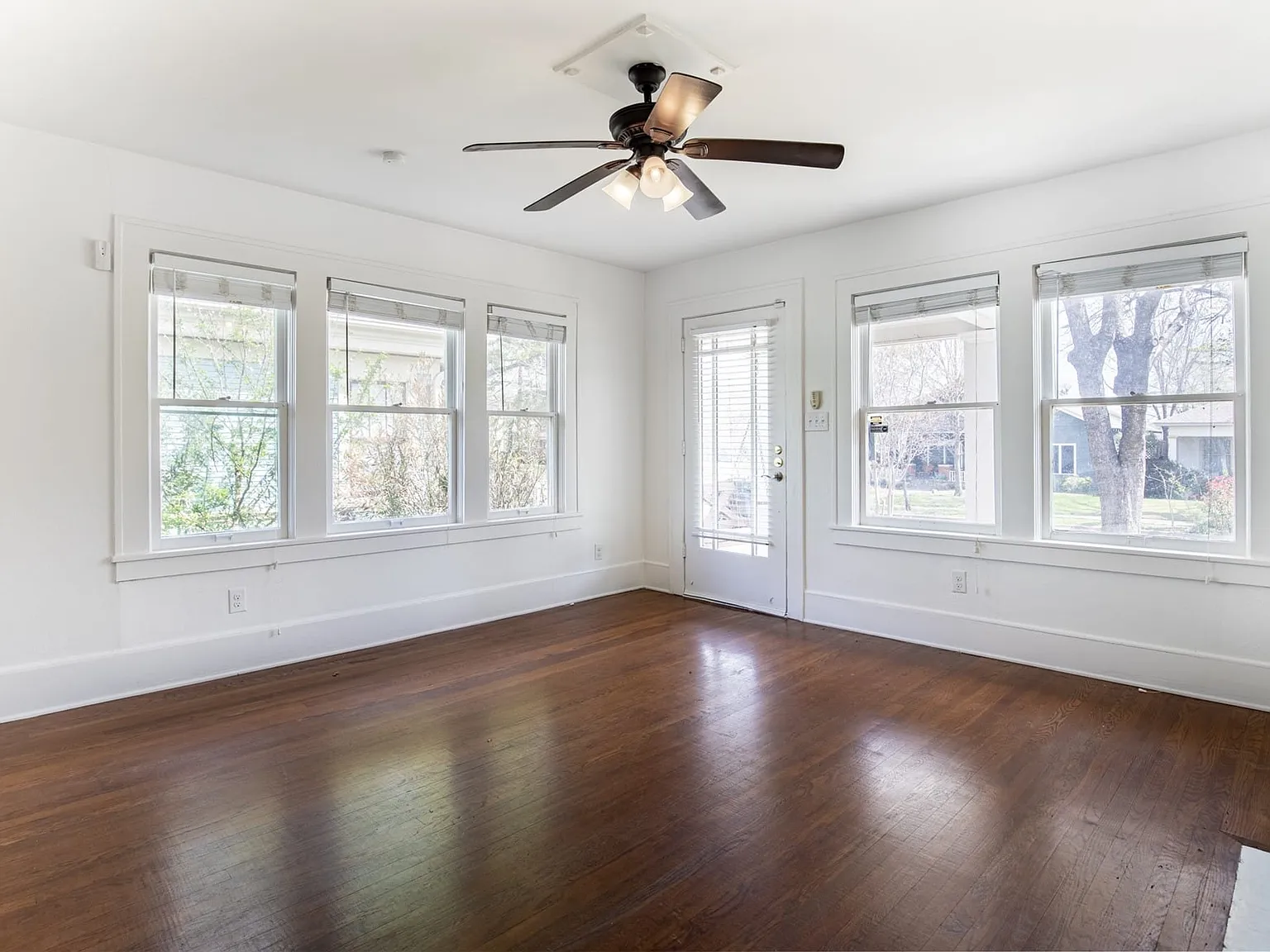 3 bed, 2.0 bath, 1900 sqft, $2,800 — Photo 3