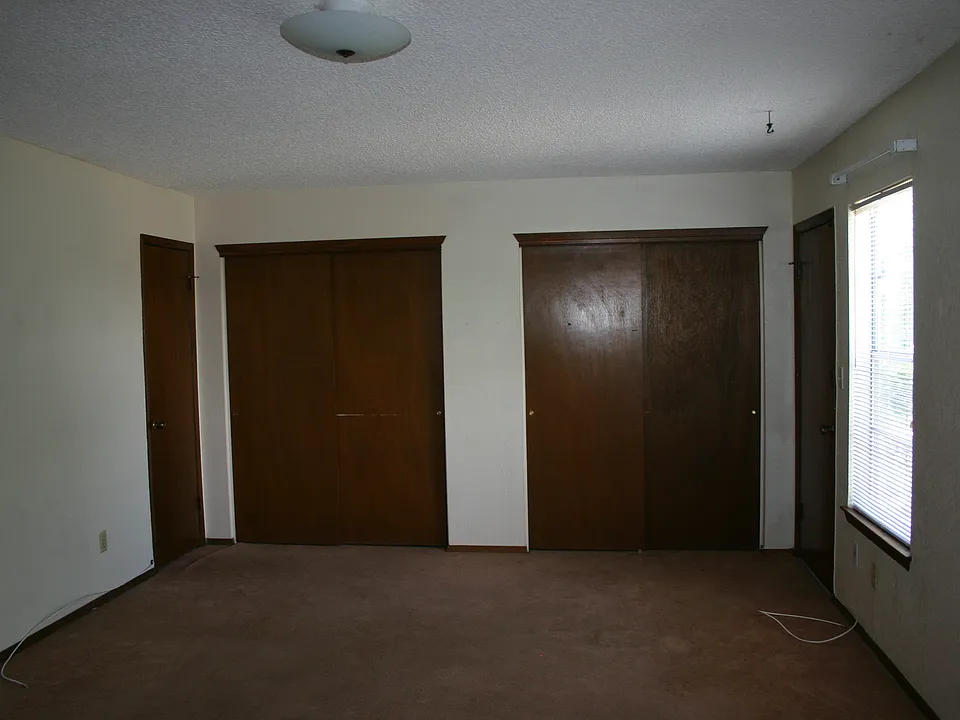 Master Bedroom w/ Balcony